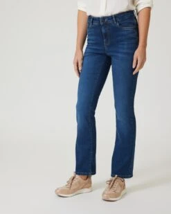 Jeans Mit Metallplättchen-Logo -Heim- Und Modegeschäft 59502884 fee8dd22 e3d9 4b5a a9a4 73c10081cc13 pics640