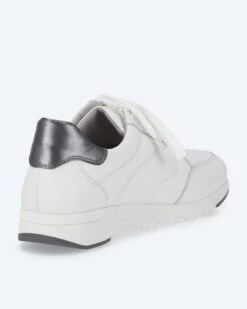 Sneaker Aus Leder Mit Ziernähten -Heim- Und Modegeschäft 59583346 8d7aa0cb cf65 11ec a9cd 5a72d431453d pics640