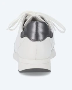 Sneaker Aus Leder Mit Ziernähten -Heim- Und Modegeschäft 59583349 9075482c cf65 11ec a9cd 5a72d431453d pics640