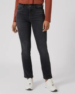 Jeans Mit Metallplättchen-Logo -Heim- Und Modegeschäft 59615454 7c30b6bd fe93 11ec 8f3c 5a72d431453d pics640