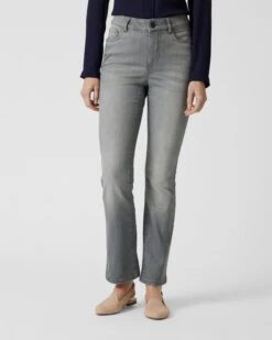 Jeans Mit Metallplättchen-Logo -Heim- Und Modegeschäft 59617676 b10039e6 d4f3 11ec 8f3c 5a72d431453d pics640