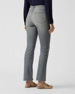 Jeans Mit Metallplättchen-Logo -Heim- Und Modegeschäft 59617681 b1a71fa7 d4f3 11ec 8f3c 5a72d431453d pics640