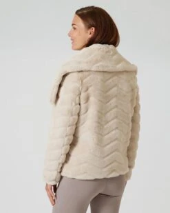 Jacke Aus Webpelz -Heim- Und Modegeschäft 59621722 b68dda3a 0667 11ed 8f3c 5a72d431453d pics640