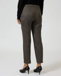 Hose Aus Velourslederimitat 19 Hose Aus Velourslederimitat -Heim- Und Modegeschäft 59622659 5dca6f7c 0742 11ed 8f3c 5a72d431453d pics640