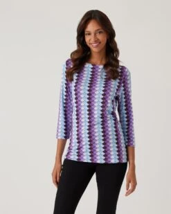 Shirt Mit Retro-Druck 13 Shirt Mit Retro-Druck -Heim- Und Modegeschäft 59644784 83dd66e5 195f 11ed 9039 5a72d431453d pics640