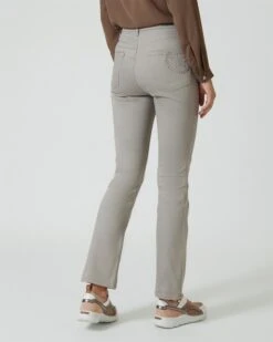 Jeans Mit Metallplättchen-Logo -Heim- Und Modegeschäft 59655853 d29ef0f6 29c0 11ed 9039 5a72d431453d pics640