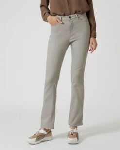 Jeans Mit Metallplättchen-Logo -Heim- Und Modegeschäft 59655857 d7a47113 29c0 11ed 9039 5a72d431453d pics640