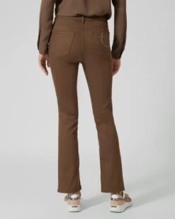 Jeans Mit Metallplättchen-Logo -Heim- Und Modegeschäft 59655861 dbfefe98 29c0 11ed 9039 5a72d431453d pics640