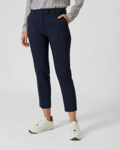 Chino Mit Bügelfalte -Heim- Und Modegeschäft 59679270 3c5e7bbc 4878 11ed 9039 5a72d431453d pics640