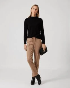 Pullover Mit Schmuckknöpfen