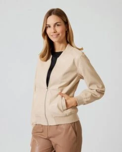 Jacke Aus Lederimitat -Heim- Und Modegeschäft 59692415 3163edc4 5b56 11ed 9039 5a72d431453d pics640