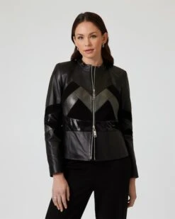 Lederjacke Im Patch-Design -Heim- Und Modegeschäft 59755473 9c3a4f79 ab6c 11ed a353 5a72d431453d pics640