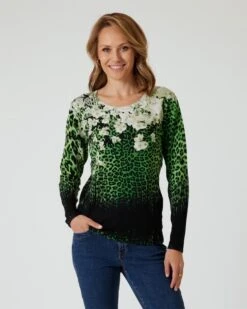 Classic Pullover "Leo-Blüten-Print" -Heim- Und Modegeschäft 59824200 f08f5aa6 044a 11ee 9169 5a72d431453d pics640