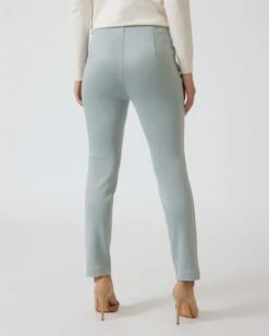 Schlupfhose Aus Velourslederimitat 15 Schlupfhose Aus Velourslederimitat -Heim- Und Modegeschäft 59826965 8c7f4e18 08ef 11ee 9169 5a72d431453d pics640