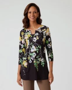 Tunika Mit Blütendruck 7 Tunika Mit Blütendruck -Heim- Und Modegeschäft 59828158 3bea562c 0a80 11ee 9169 5a72d431453d pics640