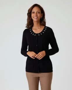 Strickjacke Mit Ausschnitt-Deko -Heim- Und Modegeschäft 59828169 414139d0 0a80 11ee 9169 5a72d431453d pics640