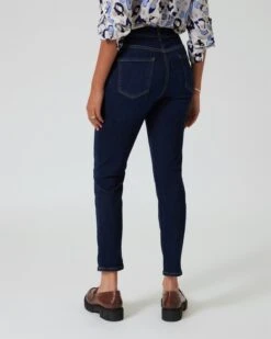 Jeans Mit Schmalem Bein -Heim- Und Modegeschäft 59828937 90b82e03 0b5d 11ee 9169 5a72d431453d pics640