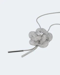 Y-Collier Mit Blüte Und Deko-Kristallen 15 Y-Collier Mit Blüte Und Deko-Kristallen -Heim- Und Modegeschäft 59829166 d08c5b97 0b79 11ee 9169 5a72d431453d pics640