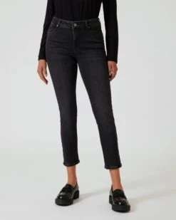 Jeans Mit Schmalem Bein -Heim- Und Modegeschäft 59829457 90b15b6e 0c21 11ee 9169 5a72d431453d pics640