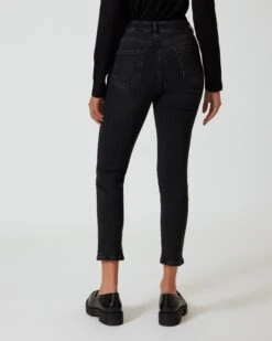 Jeans Mit Schmalem Bein -Heim- Und Modegeschäft 59829459 91e4966d 0c21 11ee 9169 5a72d431453d pics640