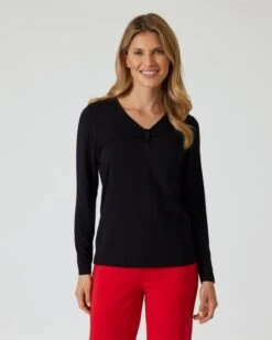 Shirt Mit V-Ausschnitt 24 Shirt Mit V-Ausschnitt -Heim- Und Modegeschäft 59832976 7b52e89c 11bb 11ee 9169 5a72d431453d pics640