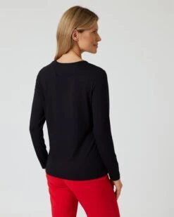 Shirt Mit V-Ausschnitt 25 Shirt Mit V-Ausschnitt -Heim- Und Modegeschäft 59832977 8038a4bd 11bb 11ee 9169 5a72d431453d pics640