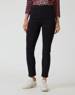 Basic-Jeans -Heim- Und Modegeschäft 59833319 e4b74272 13f3 11ee 9169 5a72d431453d pics640