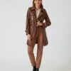 Trenchcoat Aus Lederimitat 2 Trenchcoat Aus Lederimitat -Heim- Und Modegeschäft 59833396 0fedb591 13f4 11ee 9169 5a72d431453d pics640