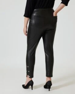 Schlupfhose Aus Lederimitat -Heim- Und Modegeschäft 59838850 ba72d4be 1981 11ee 8f6f 5a72d431453d pics640