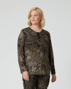 Shirt Im Allover-Animalprint -Heim- Und Modegeschäft 59839402 1051dae0 1a3c 11ee 8f6f 5a72d431453d pics640