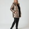 Jacke In Metallic-Optik 2 Jacke In Metallic-Optik -Heim- Und Modegeschäft 59839422 1ae0a806 1a3c 11ee 8f6f 5a72d431453d pics640