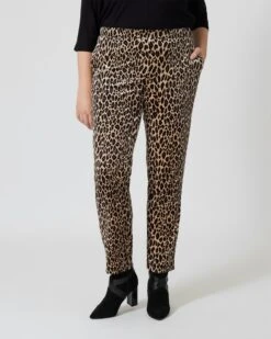 Samt Jogpant -Heim- Und Modegeschäft 59839477 2e53e409 1a3c 11ee 8f6f 5a72d431453d pics640