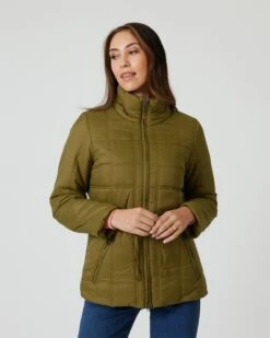 Steppjacke Mit Tunnelzug -Heim- Und Modegeschäft 59842418 4a6a2e50 1efa 11ee 8f6f 5a72d431453d pics640