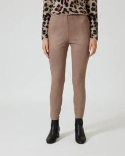 Suede Hose -Heim- Und Modegeschäft 59843276 fa517352 0503 11ee 9169 5a72d431453d pics640