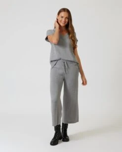 Set Aus Stricktop Und Hose -Heim- Und Modegeschäft 59844458 05aa1681 2096 11ee 8f6f 5a72d431453d pics640