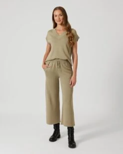 Set Aus Stricktop Und Hose -Heim- Und Modegeschäft 59844462 070e5ee7 2096 11ee 8f6f 5a72d431453d pics640