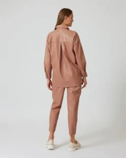 Bluse Und Hose Aus Veganem Leder 13 Bluse Und Hose Aus Veganem Leder -Heim- Und Modegeschäft 59844608 4b6711e7 2096 11ee 8f6f 5a72d431453d pics640