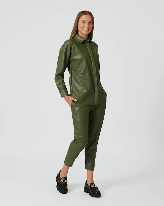 Bluse Und Hose Aus Veganem Leder 5 Bluse Und Hose Aus Veganem Leder – Bild 3