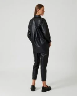 Bluse Und Hose Aus Veganem Leder