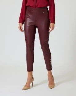 Ponte Di Roma Hose Mit Nietenbesatz -Heim- Und Modegeschäft 59845790 13980383 2153 11ee 8f6f 5a72d431453d pics640