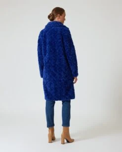 Mantel In Pelz-Optik -Heim- Und Modegeschäft 59845799 162fd7ad 2153 11ee 8f6f 5a72d431453d pics640