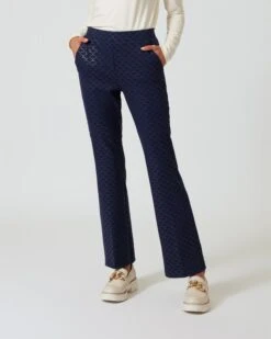 Schlupfhose Mit Allover-Foliendruck 7 Schlupfhose Mit Allover-Foliendruck -Heim- Und Modegeschäft 59851285 c6ca7ec5 26cc 11ee 8f6f 5a72d431453d pics640