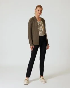 Strickjacke Im Uni-Look 10 Strickjacke Im Uni-Look -Heim- Und Modegeschäft 59856280 37f74277 29ee 11ee 8f6f 5a72d431453d pics640