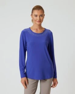 Shirt Mit Dekoration -Heim- Und Modegeschäft 59856328 4e5cd20e 29ee 11ee 8f6f 5a72d431453d pics640