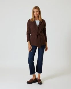 Strickjacke Mit Gürtel -Heim- Und Modegeschäft 59857556 2dbedbb1 2ac0 11ee 8f6f 5a72d431453d pics640