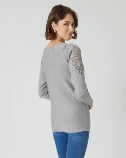 Pullover "Ornament-Stickerei"
