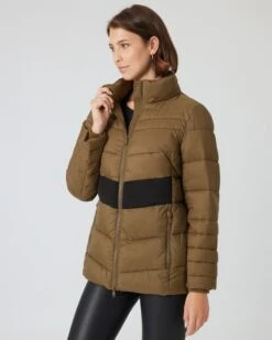 Steppjacke Mit Trageriemen 12 Steppjacke Mit Trageriemen -Heim- Und Modegeschäft 59858716 692b03f8 2b9a 11ee 8f6f 5a72d431453d pics640