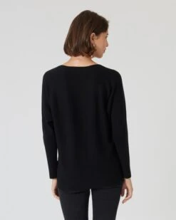 Pullover "Leo-Sterne" 15 Pullover "Leo-Sterne" -Heim- Und Modegeschäft 59858725 6da105cb 2b9a 11ee 8f6f 5a72d431453d pics640