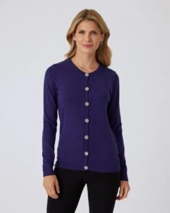 Strickjacke Mit Dekoknöpfen -Heim- Und Modegeschäft 59866117 8d3295ba 3070 11ee 8f6f 5a72d431453d pics640