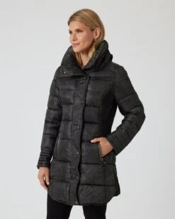 Steppmantel Mit Schlangendruck -Heim- Und Modegeschäft 59866149 98f2e8b8 3070 11ee 8f6f 5a72d431453d pics640